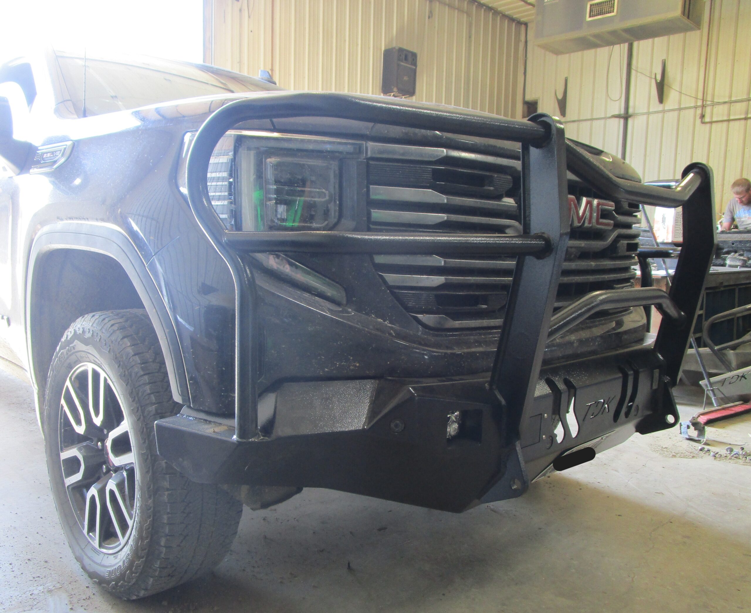 GMC - しまページ Vijay Fits 2016-2018 GMC Sierra 1500 Front Bumper Textured